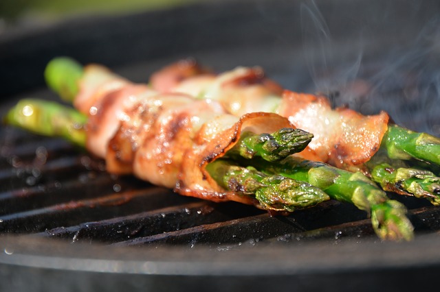 grünen Spargel grillen gegrillter Spargel